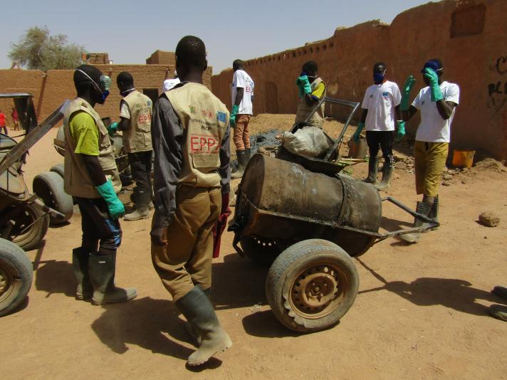 9.600 jeunes assurent la propreté des espaces publics des Communes autour des évènements et manifestations culturels organisés dans le cadre du PAIERA à Agadez