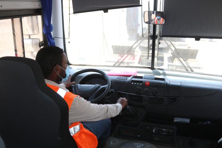 Depuis sa formation, Sahal Abdillahi Bogoreh se sent plus en sécurité sur les risques à éviter en conduisant des gros engins Depuis sa formation, Sahal Abdillahi Bogoreh se sent plus en sécurité sur les risques à éviter en conduisant des gros engins