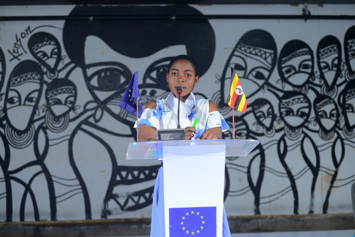 Upon receiving her award, winner of the 17-21 year old age category Lydia Sara expressed joy at being a part of the competition and having her work featured. She encouraged other young refugees to embrace their talents and showcase their abilities. © European Union Delegation to Uganda 