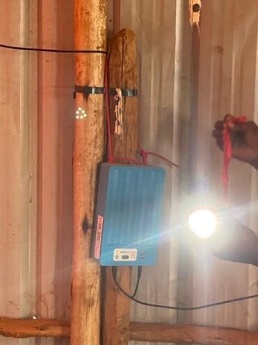 A light working thanks the energy obtained from the Solar Home System. ©Javier Mazorra / Alianza Shire