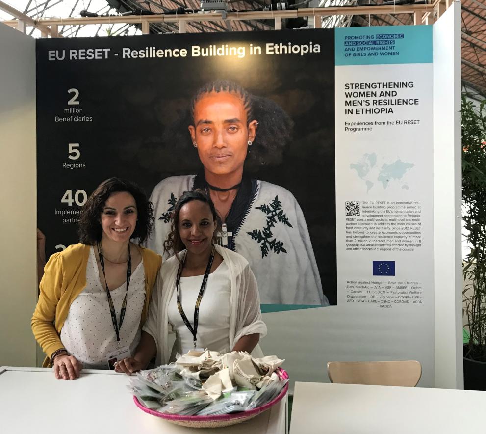 Immaculada GUIXE ANCHO and Tiruwork MOGES at the RESET stand, European Development Days, Brussels, June 2018 - @EU
