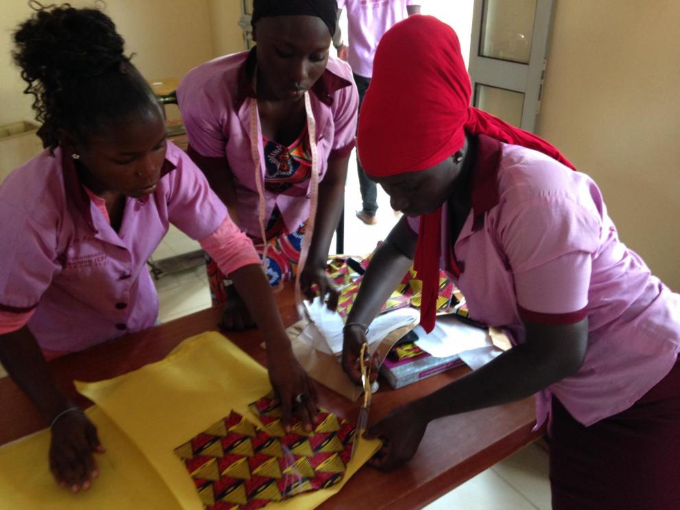 Cours de couture au Centre de Formation Professionnelle de Sédhiou