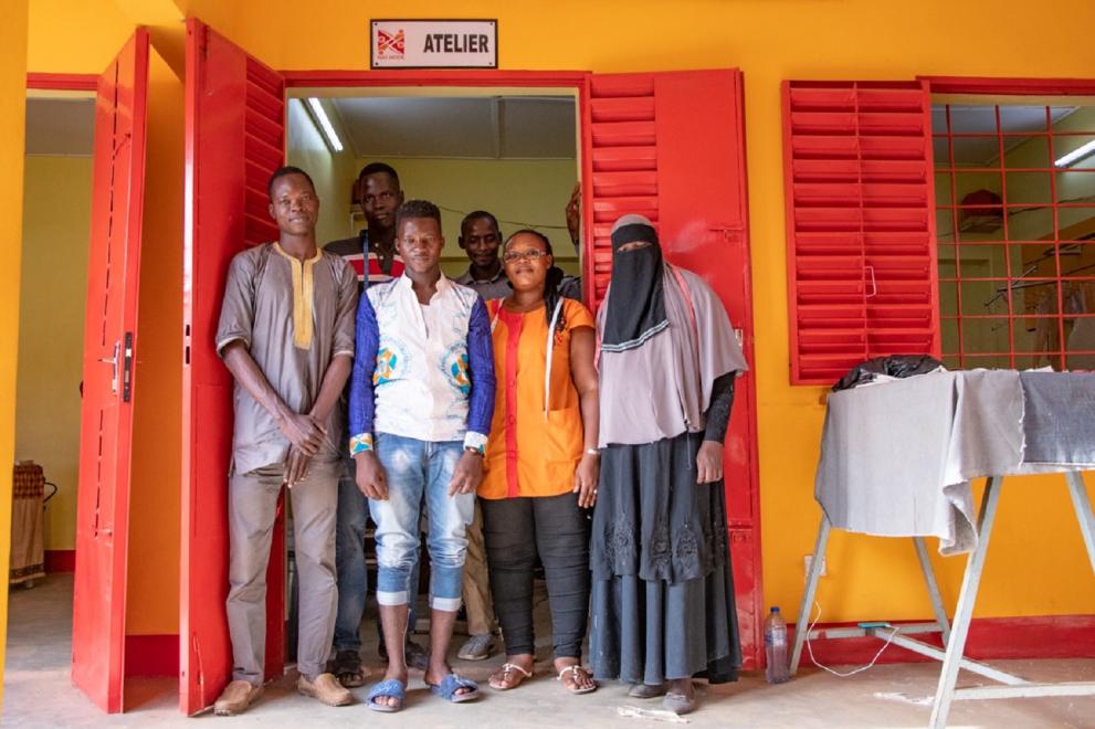 Les six Burkinabè de retour participant à une formation d’un mois en couture organisée par l’Organisation internationale pour les migrations (OIM) en partenariat avec le Centre du Commerce International