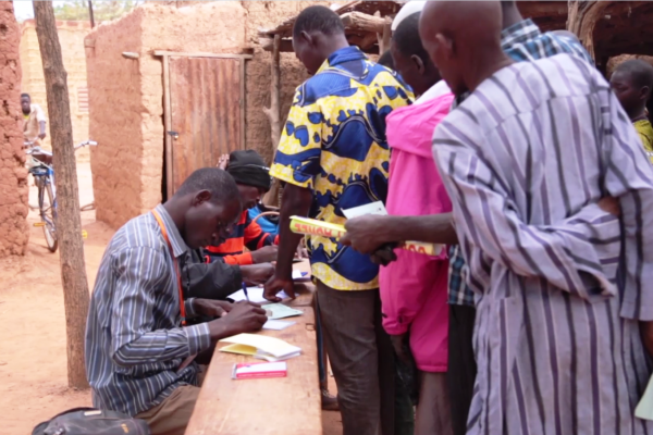 Distribution de coupons à Ouindigui pour améliorer la résilience des populatiosn vulnérables
