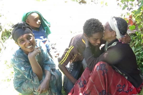 The Ethiopian “Forum on Sustainable Child Empowerment” offers comprehensive protection support for trafficked children and young adults. Family reunification is one of the main services.
