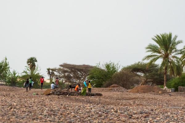 À Djibouti, les migrants campent souvent à Fanta Heru où ils peuvent trouver de l’eau douce et se poser avant la poursuite de leur voyage vers la péninsule arabique ©GIZ/Omar Saad